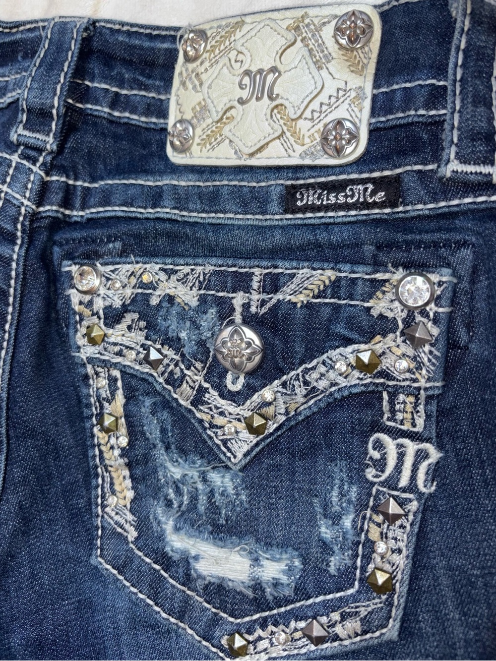 🔥Miss Me  Straight Leg  Rhinestone/Stud Stitched  Embellished Pocket Y2K Sz 25